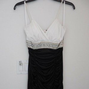 Deb Silky Beaded/Jewel Blk/Ivry Ruched Dress Small